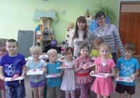 Елена Артамонова и Наталья Примкулова с дошколятами
